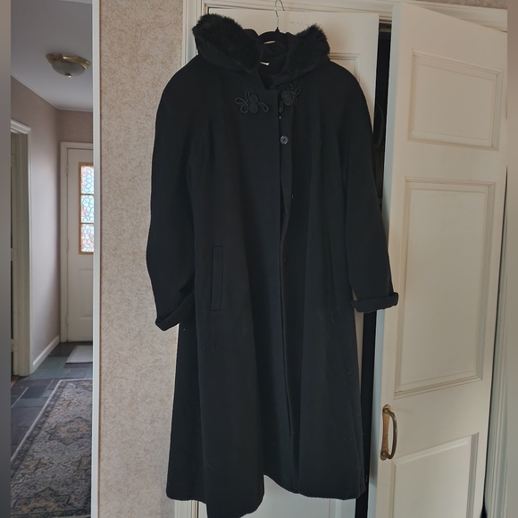 Jonathan Michael Jackets & Blazers - Jonathan Michael  Wool Coat  Black Button Mid Length fur hood Vintage.Size 14